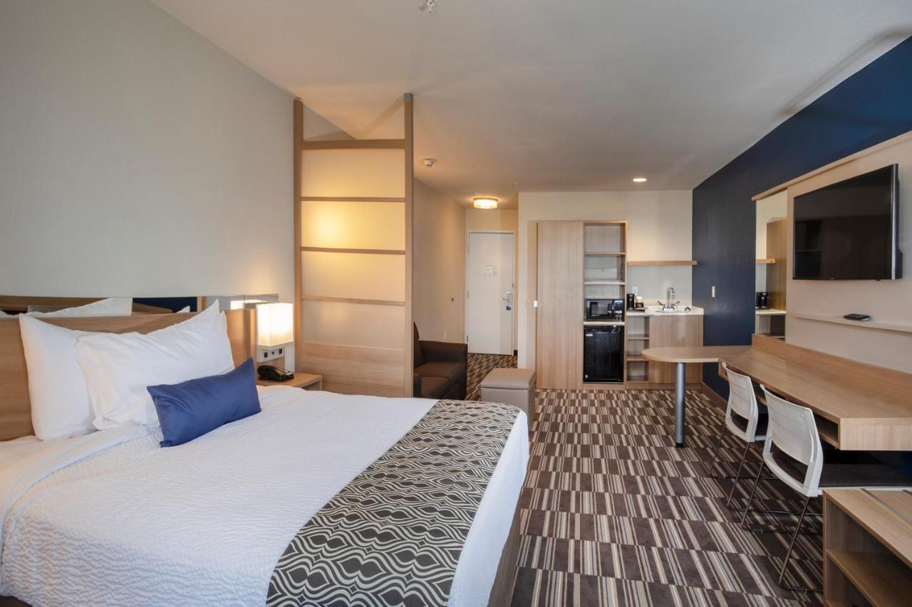 Hotel Microtel & By Wyndham